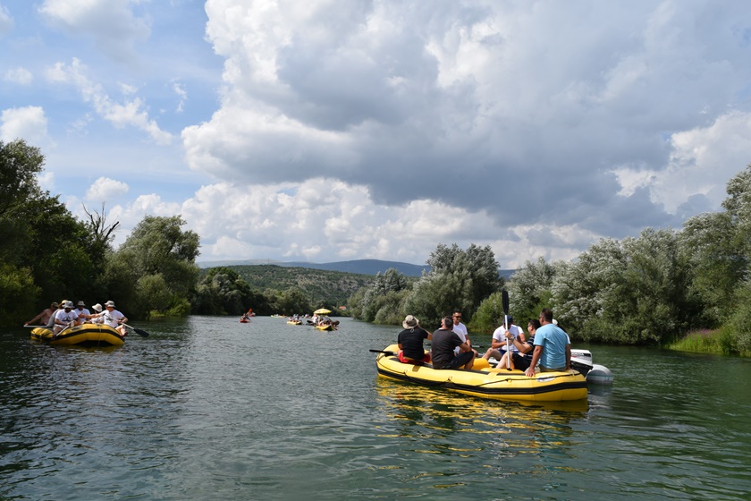 Spust čamcima rijekom Cetinom