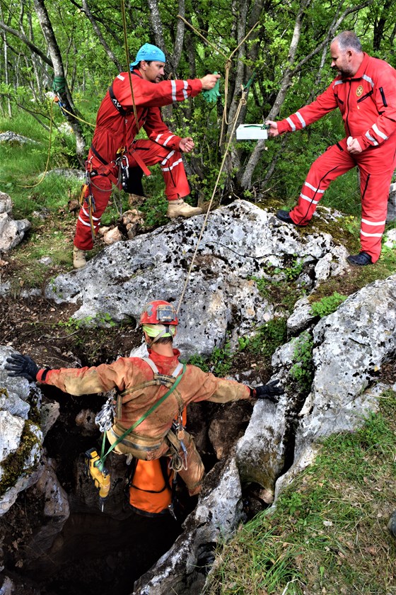 Ekološka akcija čišćenja jame podno Kodžomanovog umca - Vrdovo