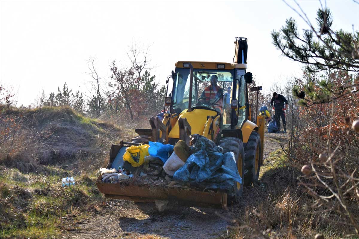 Ekološka akcija čišćenja ilegalnih odlagališta otpada na dijelu Staze Gospi Sinjskoj