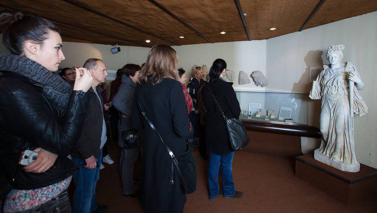 Turistička zajednica grada Sinja 29. veljače 2020. godine organizira edukativnu akciju ''Turist u svom gradu'' Turistička zajednica grada Sinja 29. veljače 2020. godine organizira edukativnu akciju ''Turist u svom gradu''