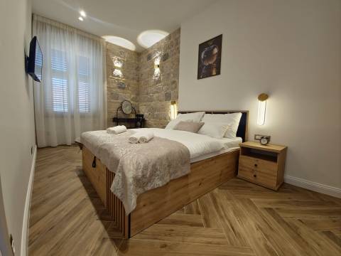 Stone Vista Luxury Apartment ****