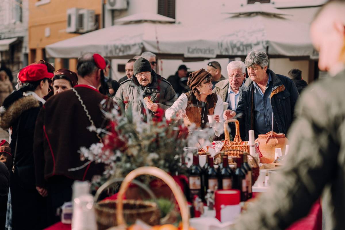 Prezentacija običaja i jela na Badnji dan u Sinju