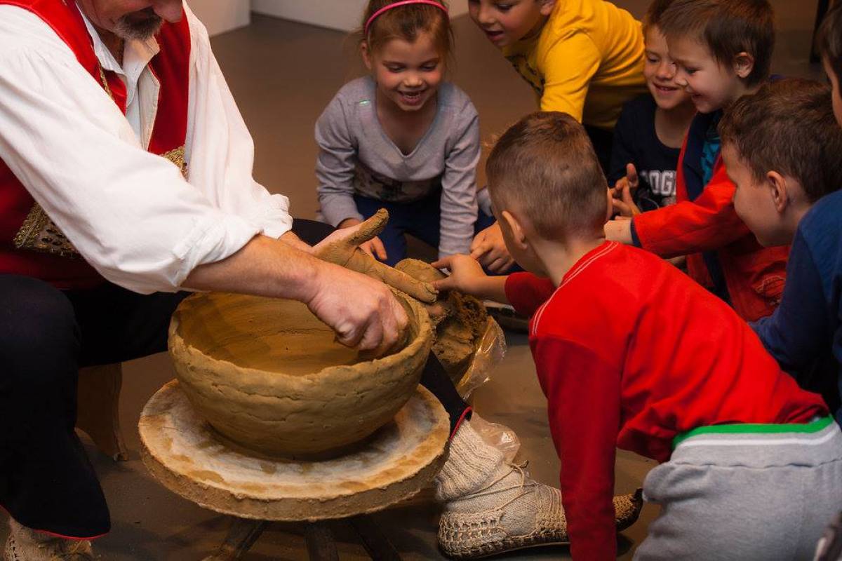 Edukativna radionica &#039;&#039;Tradicijsko lončarstvo ručnog kola iz Potravlja&#039;&#039;