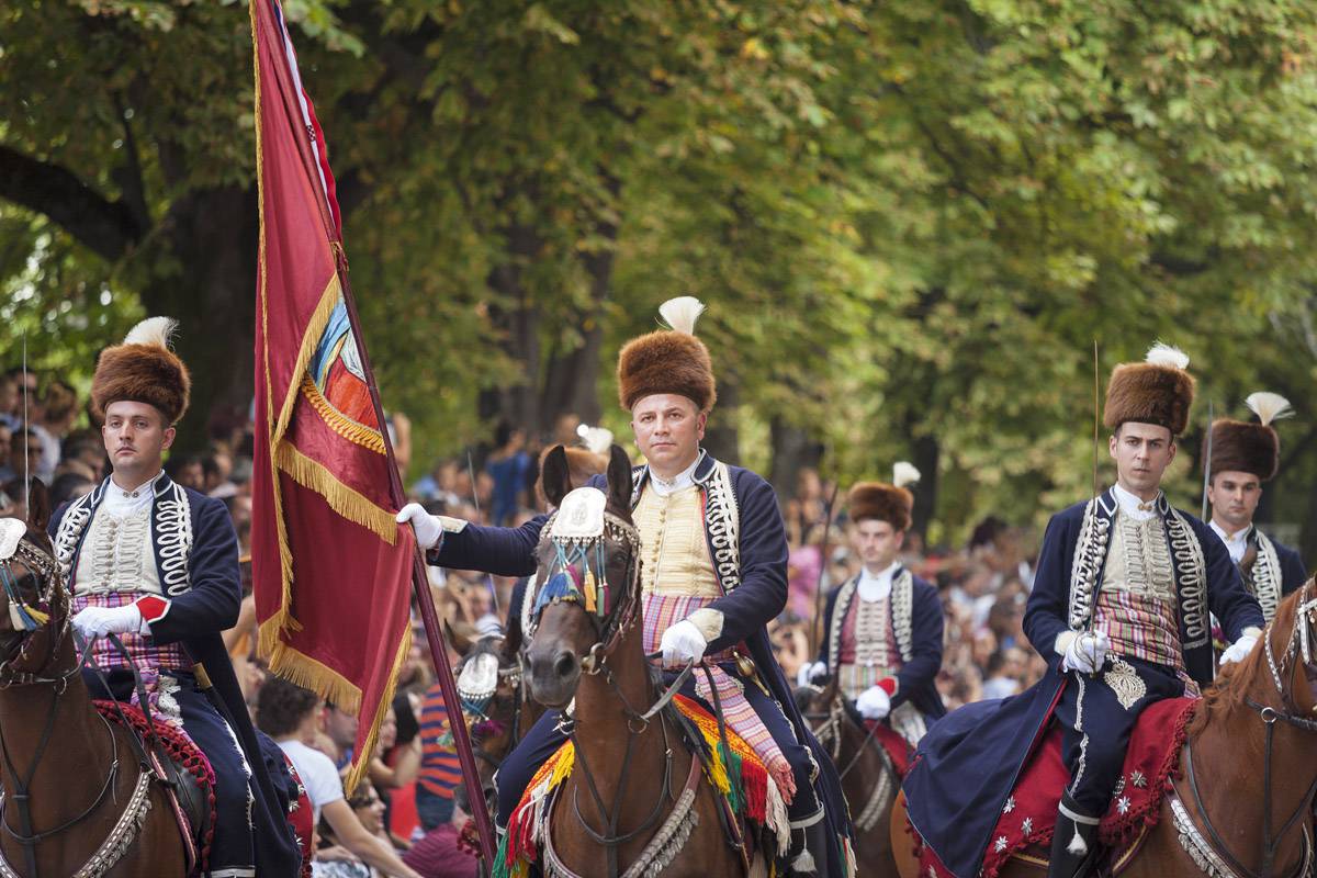 Costumi tradizionali del corteo di Alka