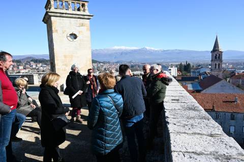 Uspješno održana akcija besplatnog turističkog vođenja “Upoznaj svoju zemlju – Sinj 2026.“