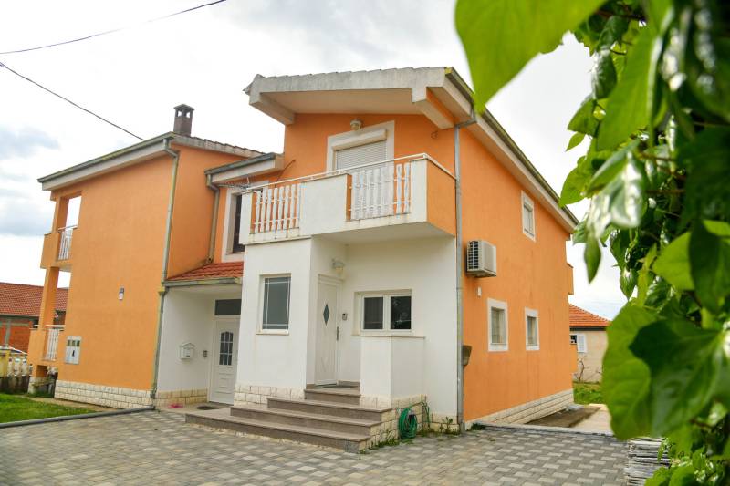 Apartman Bella ***