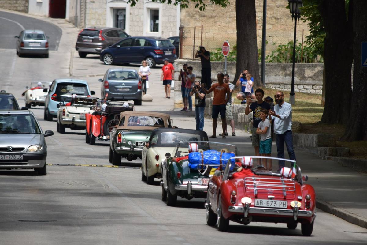 Oldtimeri iz MG club d'Italia u Sinju Oldtimeri iz MG club d'Italia u Sinju