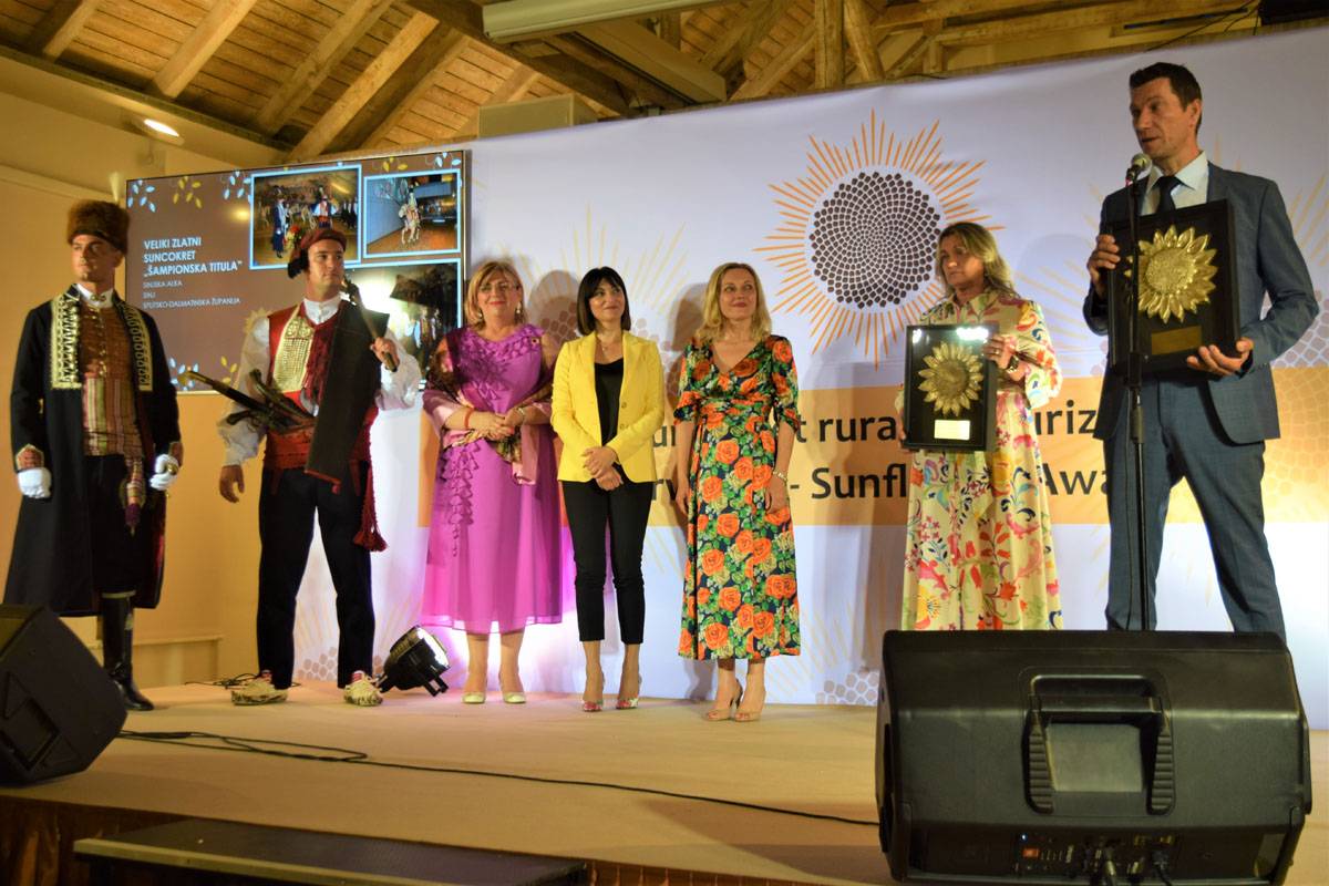 Alka Knights Society Wins 'Sunflower of Rural Tourism 2020 - Big Golden Sunflower' Award Alka Knights Society Wins 'Sunflower of Rural Tourism 2020 - Big Golden Sunflower' Award