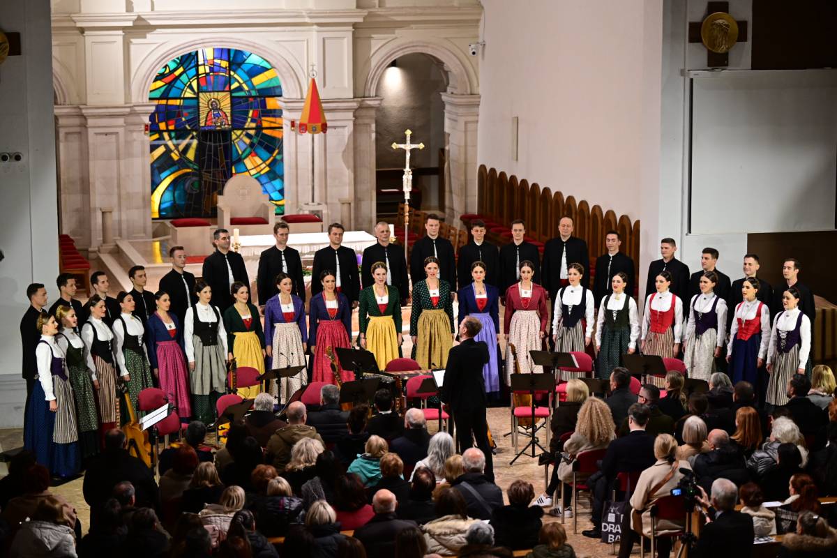 Božićni koncert Ansambla Lado u bazilici Čudotvorne Gospe Sinjske