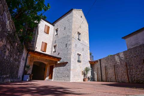 Luxury apartments White House Sinj ****