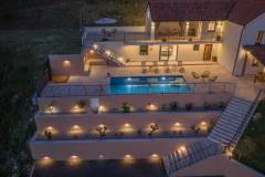 Twin Lakes Residence ****