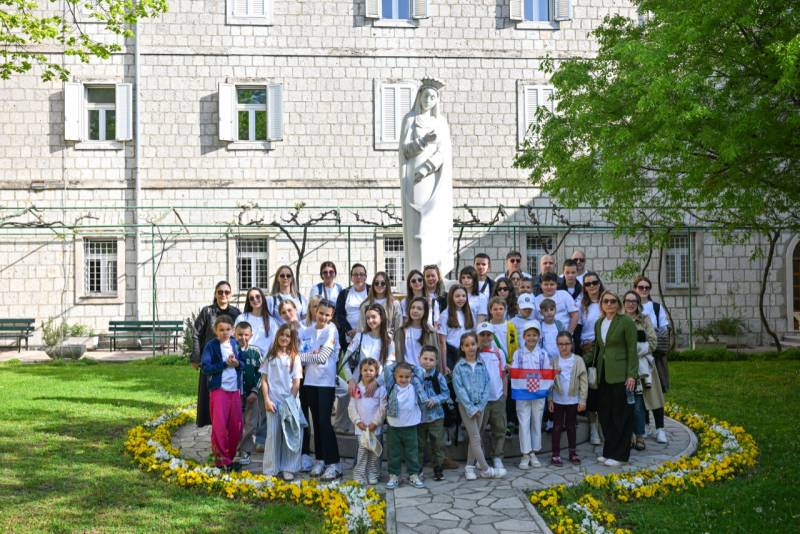 Posjet učenika, učitelja i roditelja članova Udruge roditelja hrvatske nastave u Crnoj Gori, gradu Sinju