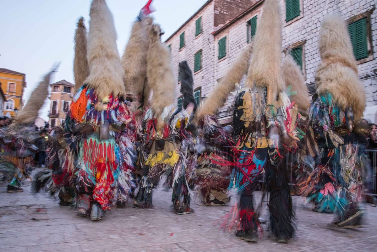 Défilé de carnaval annuel des villages du pied du mont Kamešnica