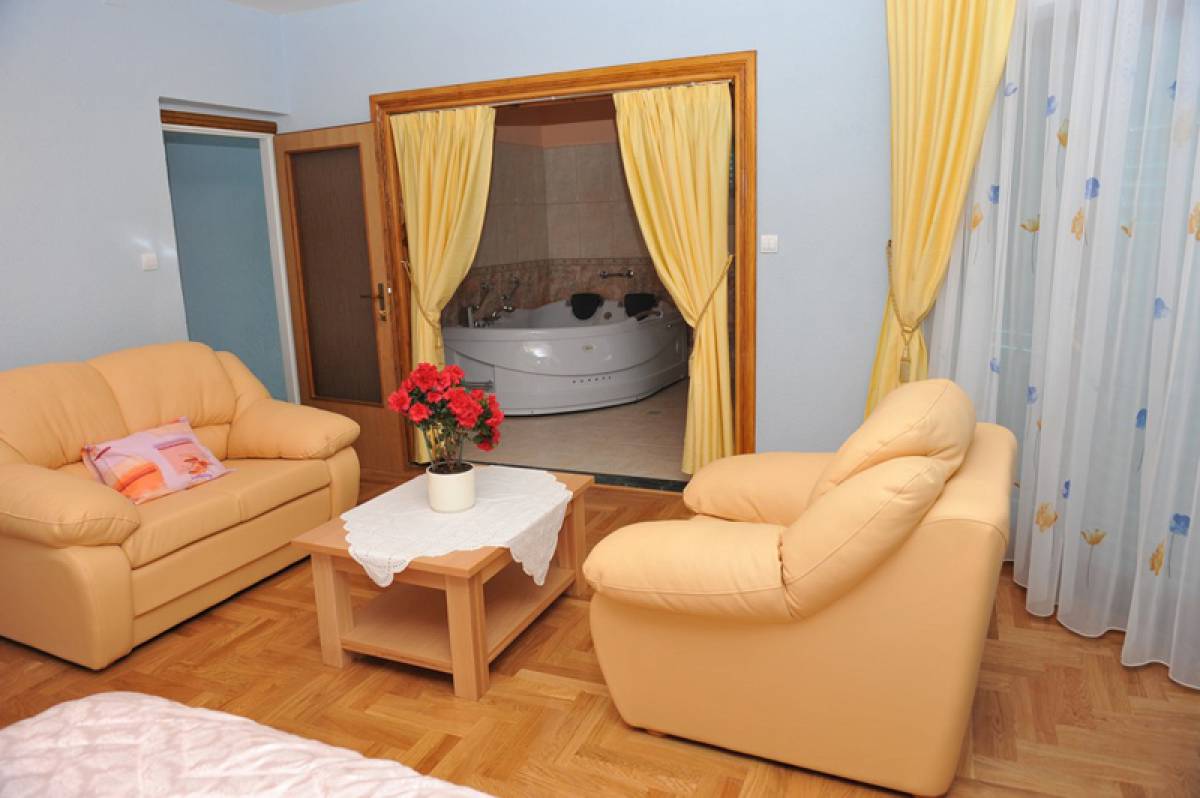 Marija Jenjić rooms for rent ***