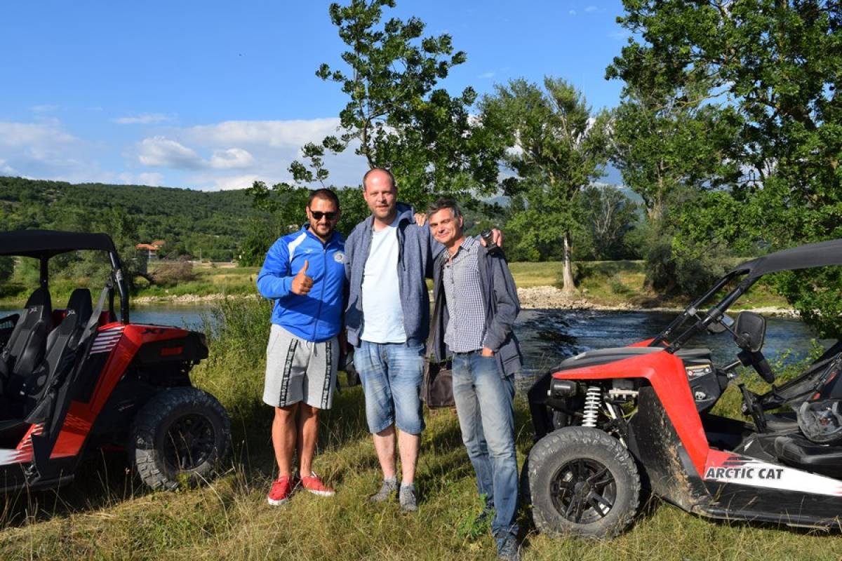 Posjet novinara češkog portala idnes.cz i fotografa magazina Bell'Europa-Bell'Italia gradu Sinju i Cetinskoj krajini Posjet novinara češkog portala idnes.cz i fotografa magazina Bell'Europa-Bell'Italia gradu Sinju i Cetinskoj krajini