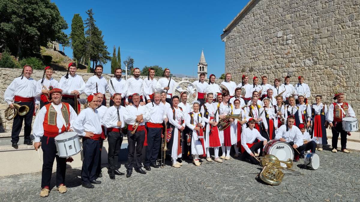 Koncert na Zrinjevcu povodom 160 godina Gradske glazbe Sinj i 95 godina Zagrebačkog orkestra ZET-a uz pratnju Kravat pukovnije