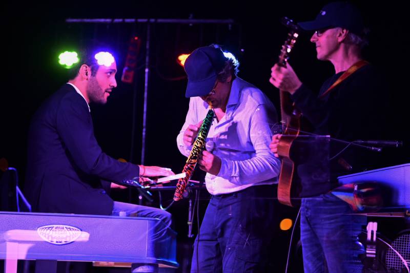 Glazbene večeri pod Kamičkom uz "French Touch Trio" – 17.8.2025. – 21 sat Alkarski dvori