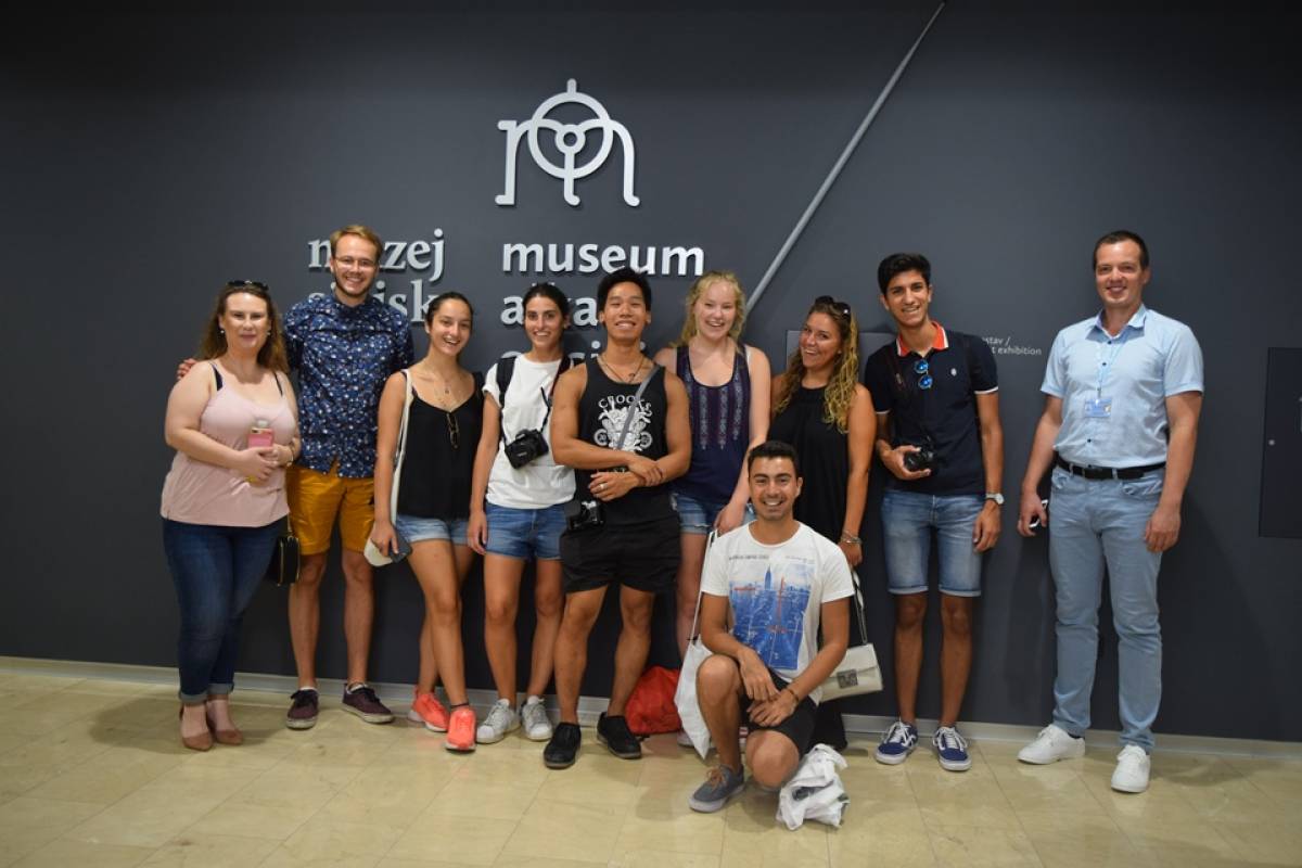 Znamenitosti grada Sinja i Cetinske krajine u objektivu studenata iz AIESEC-a Znamenitosti grada Sinja i Cetinske krajine u objektivu studenata iz AIESEC-a