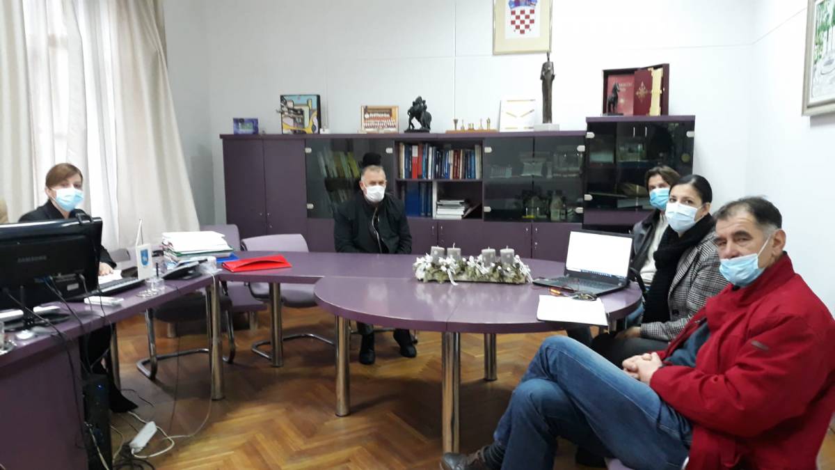 Koordinacijski sastanak za volontersku akciju čišćenja ilegalnih deponija na području općine Hrvace i grada Sinja