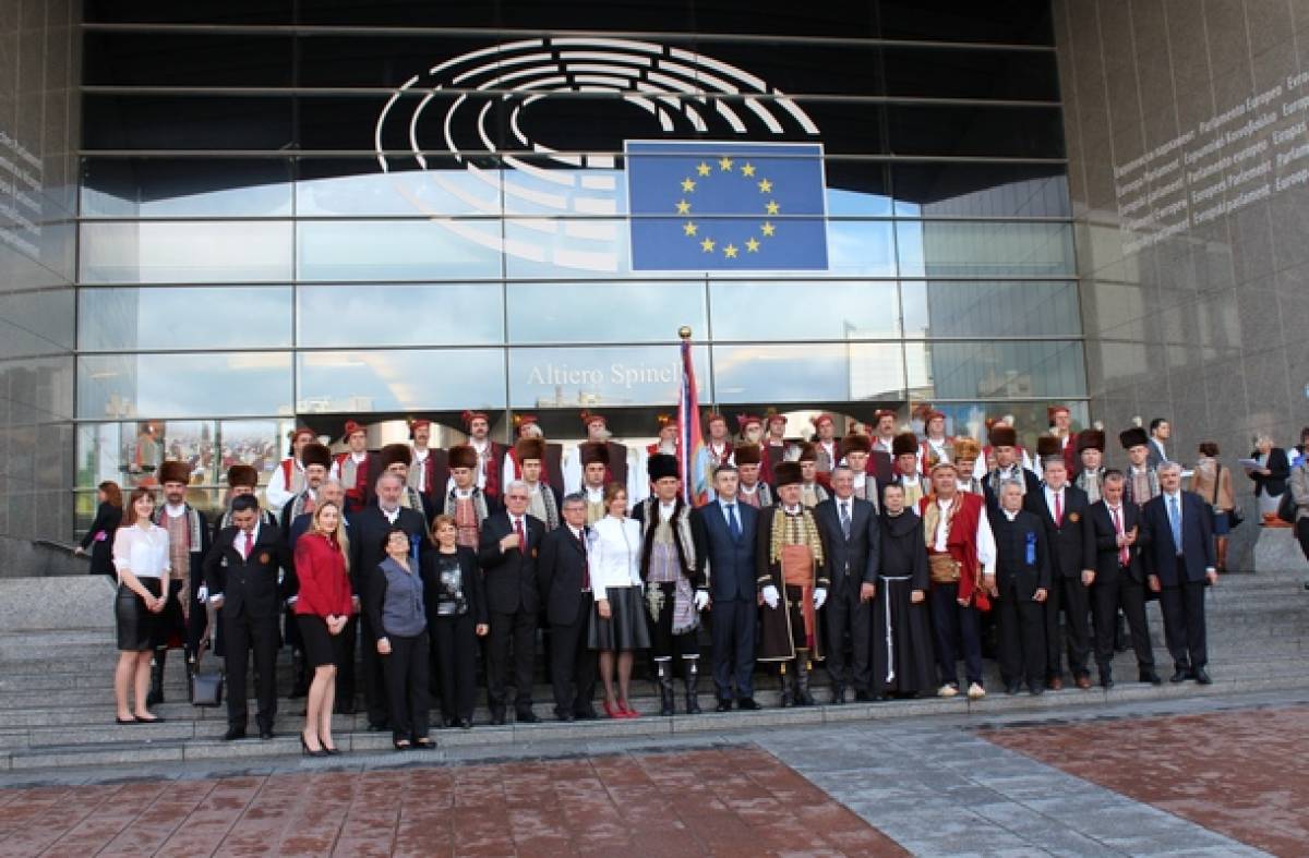 Foto-izložba Sinjske alke u EU parlamentu