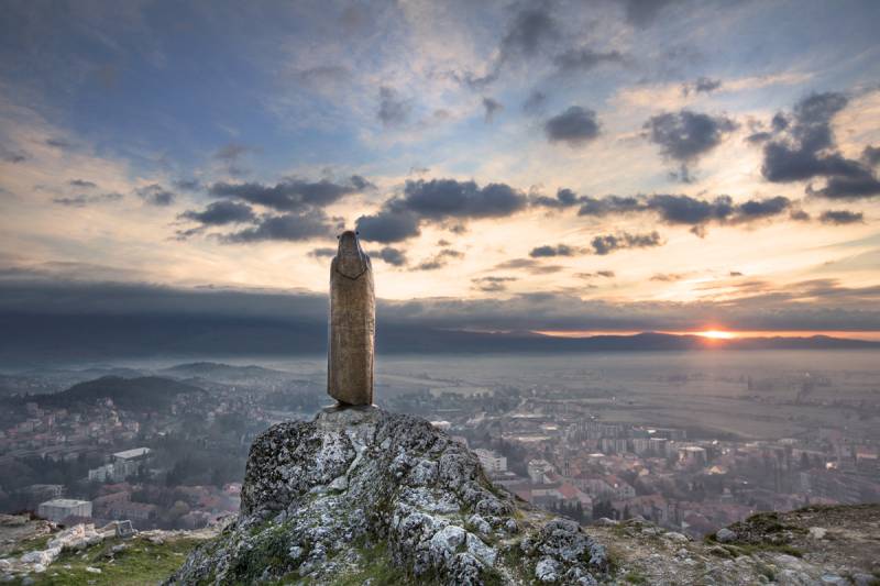 Hodočasnici Marijanskog zavjeta za Domovinu, na svom hodu od Osijeka do Dubrovnika, kroz jedanaesto zavjetno hodočašće, dolaze u Sinj uoči proslave blagdana Velike Gospe