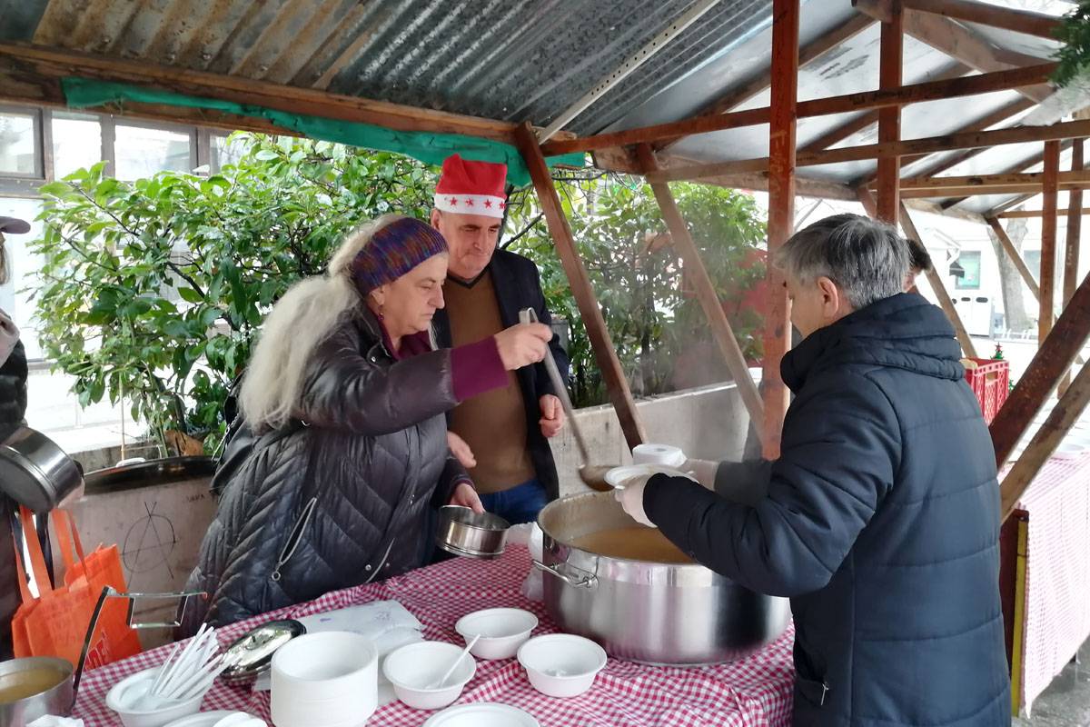 Besplatna podjela hrane na Badnjak i Staru godinu