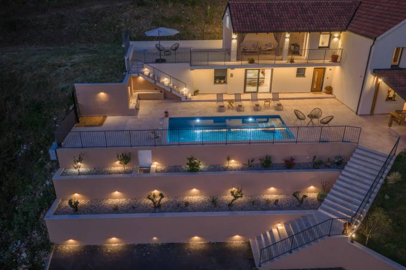Twin Lakes Residence ****