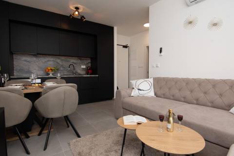 Studio apartment Appolonia ***