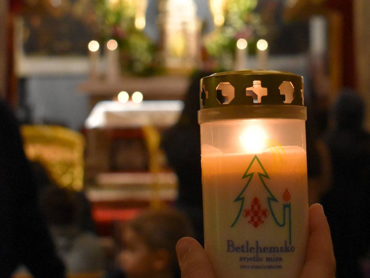 Betlehemsko svjetlo mira stiglo u Hrvatsku Betlehemsko svjetlo mira stiglo u Hrvatsku